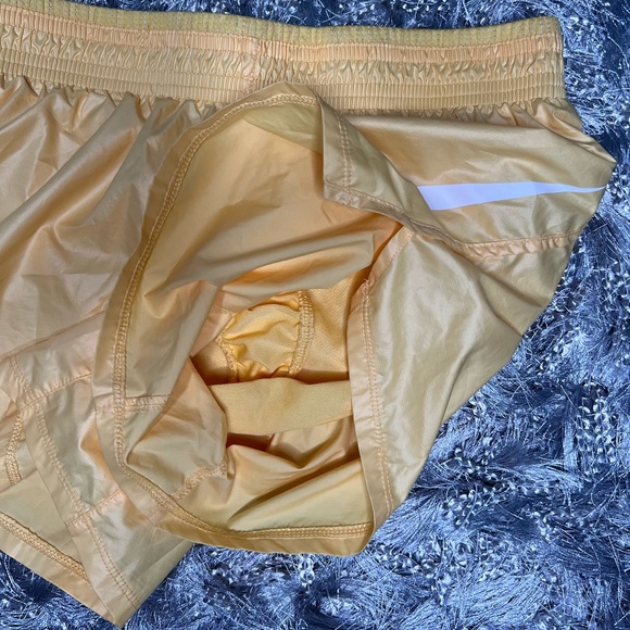 Nike Run Shorts - Picture 3 of 4